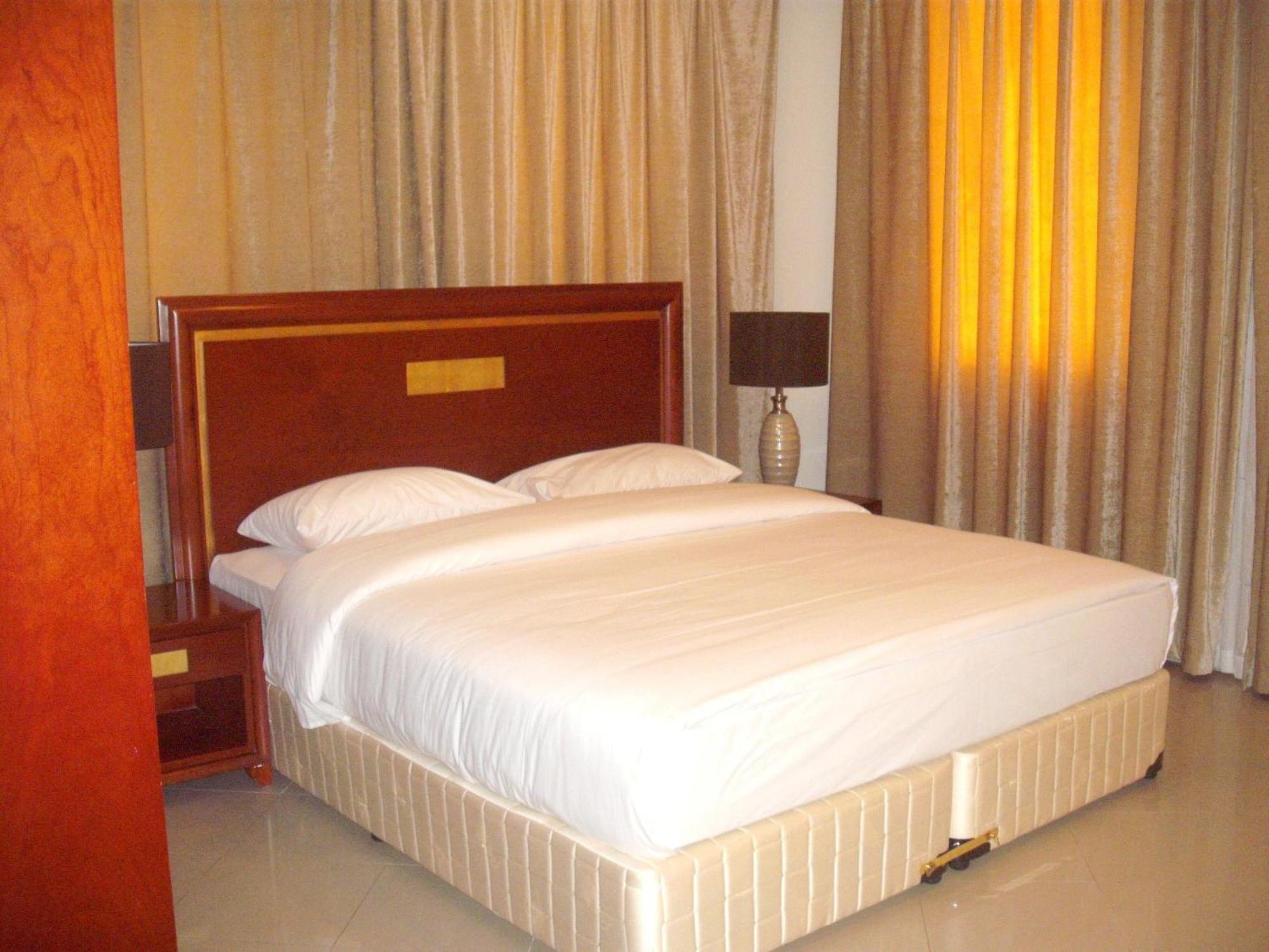 Abu Dhabi Plaza Hotel Apartments Εξωτερικό φωτογραφία