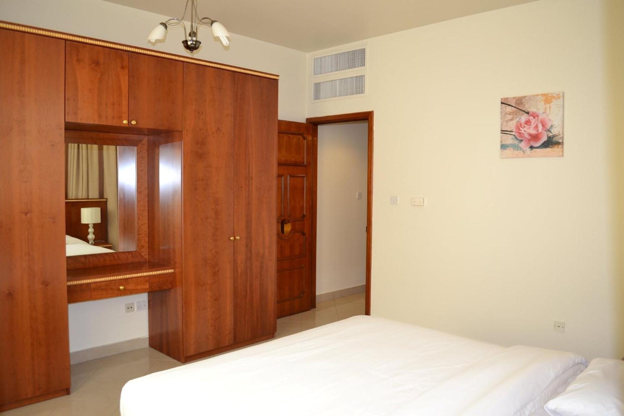 Abu Dhabi Plaza Hotel Apartments Εξωτερικό φωτογραφία