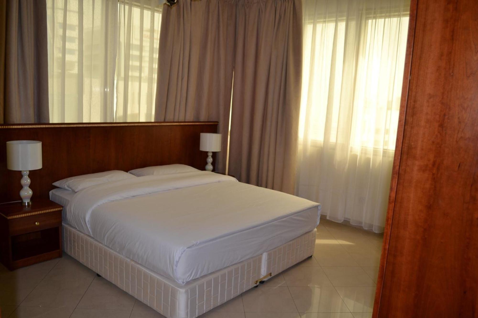 Abu Dhabi Plaza Hotel Apartments Εξωτερικό φωτογραφία