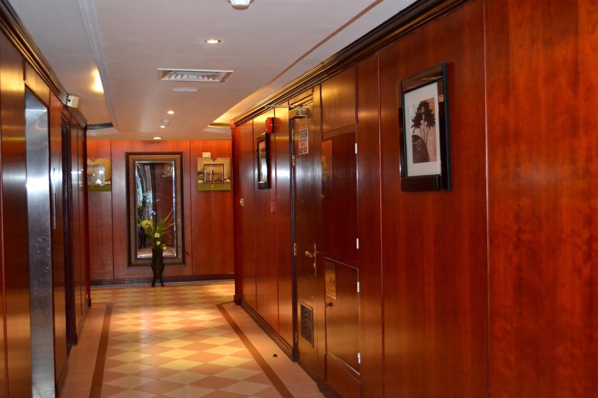 Abu Dhabi Plaza Hotel Apartments Εξωτερικό φωτογραφία