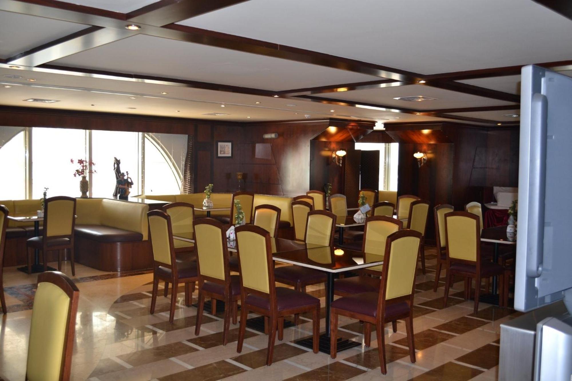 Abu Dhabi Plaza Hotel Apartments Εξωτερικό φωτογραφία