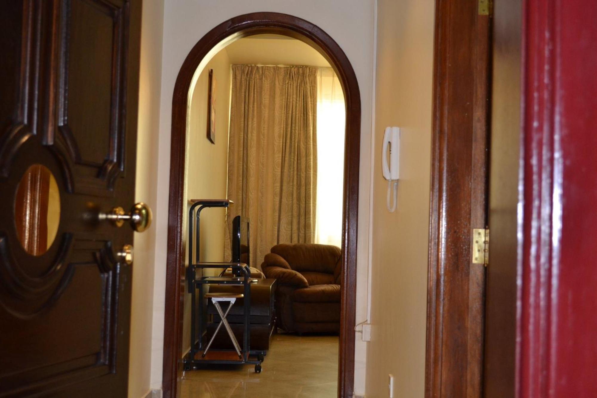 Abu Dhabi Plaza Hotel Apartments Εξωτερικό φωτογραφία
