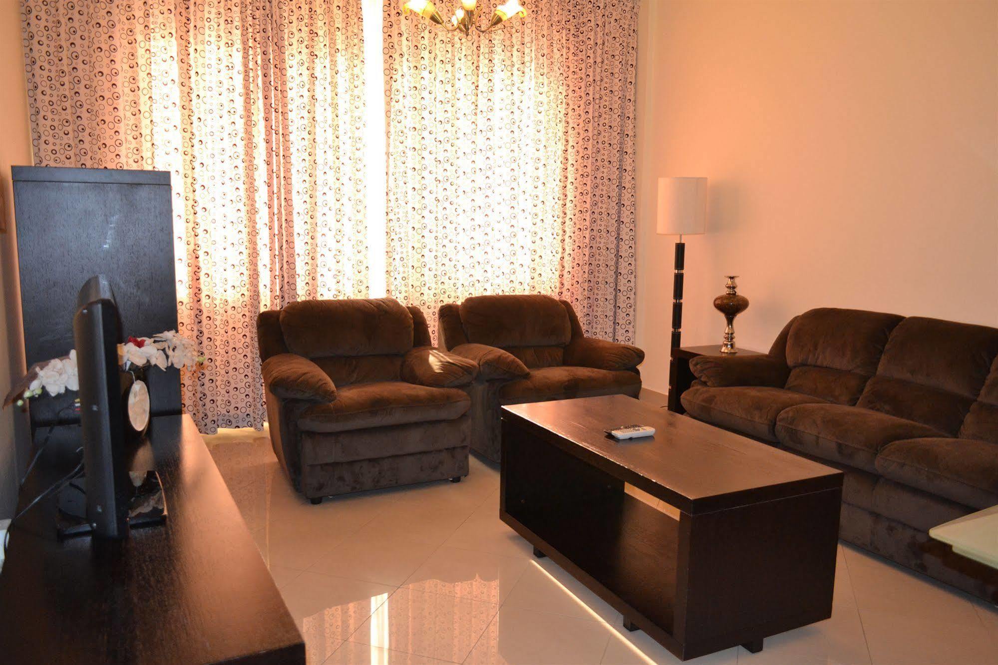 Abu Dhabi Plaza Hotel Apartments Εξωτερικό φωτογραφία